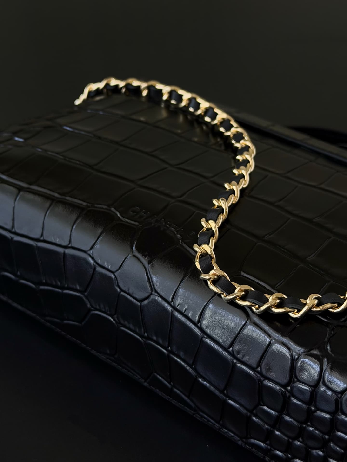 Chanel Large Vanity with chain Crocodile Embossed Calfskin & Gold-Tone Metal Black AS5347 A