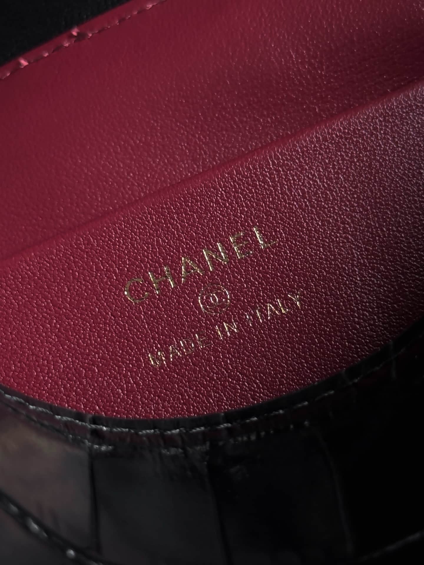 Chanel Clutch with chain Crocodile Embossed Calfskin & Gold-Tone Metal AP5294 Black High