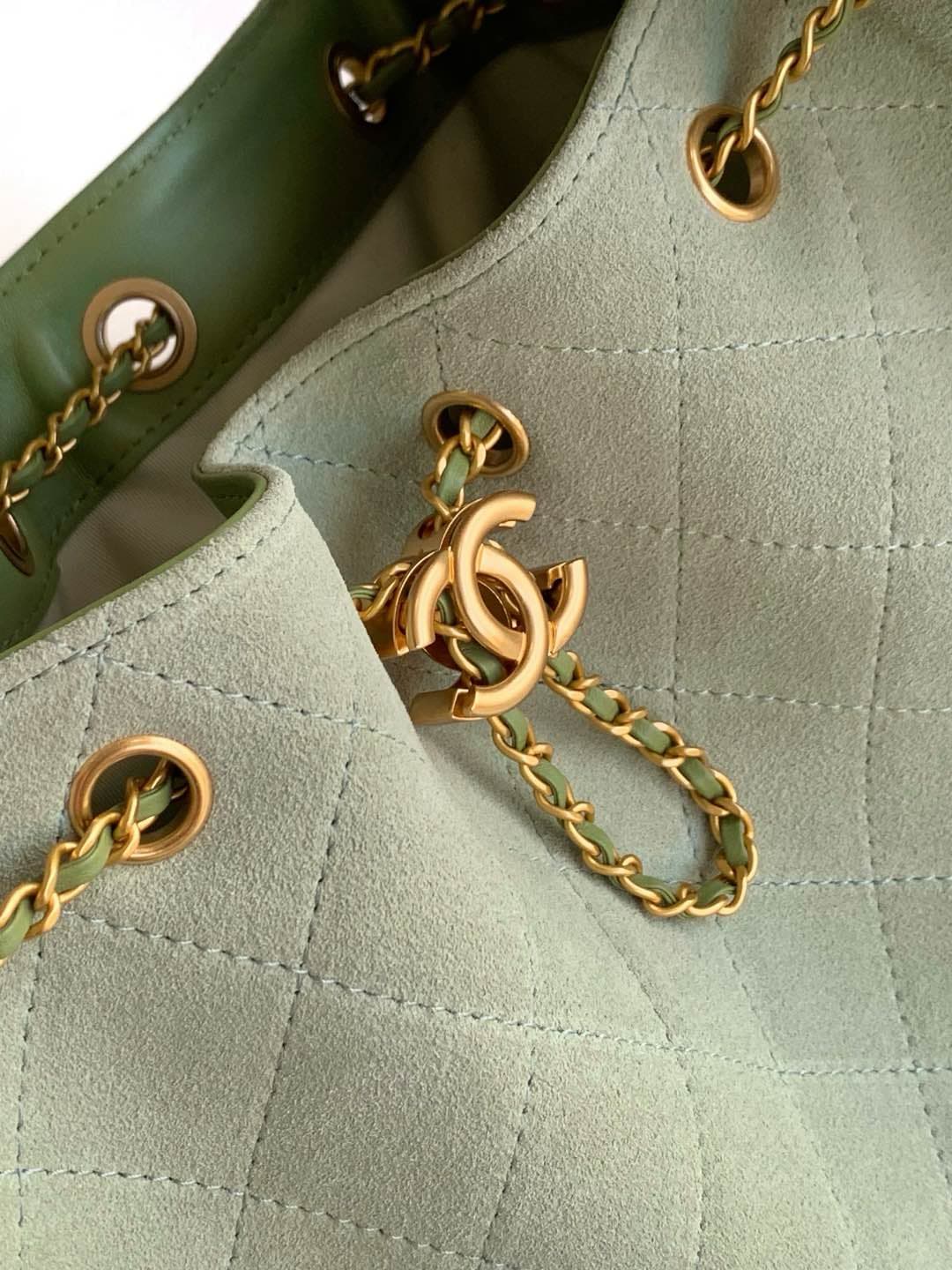 Chanel 25 Small Hobo handbag AS5293 Suede & gold-tone metal Green A