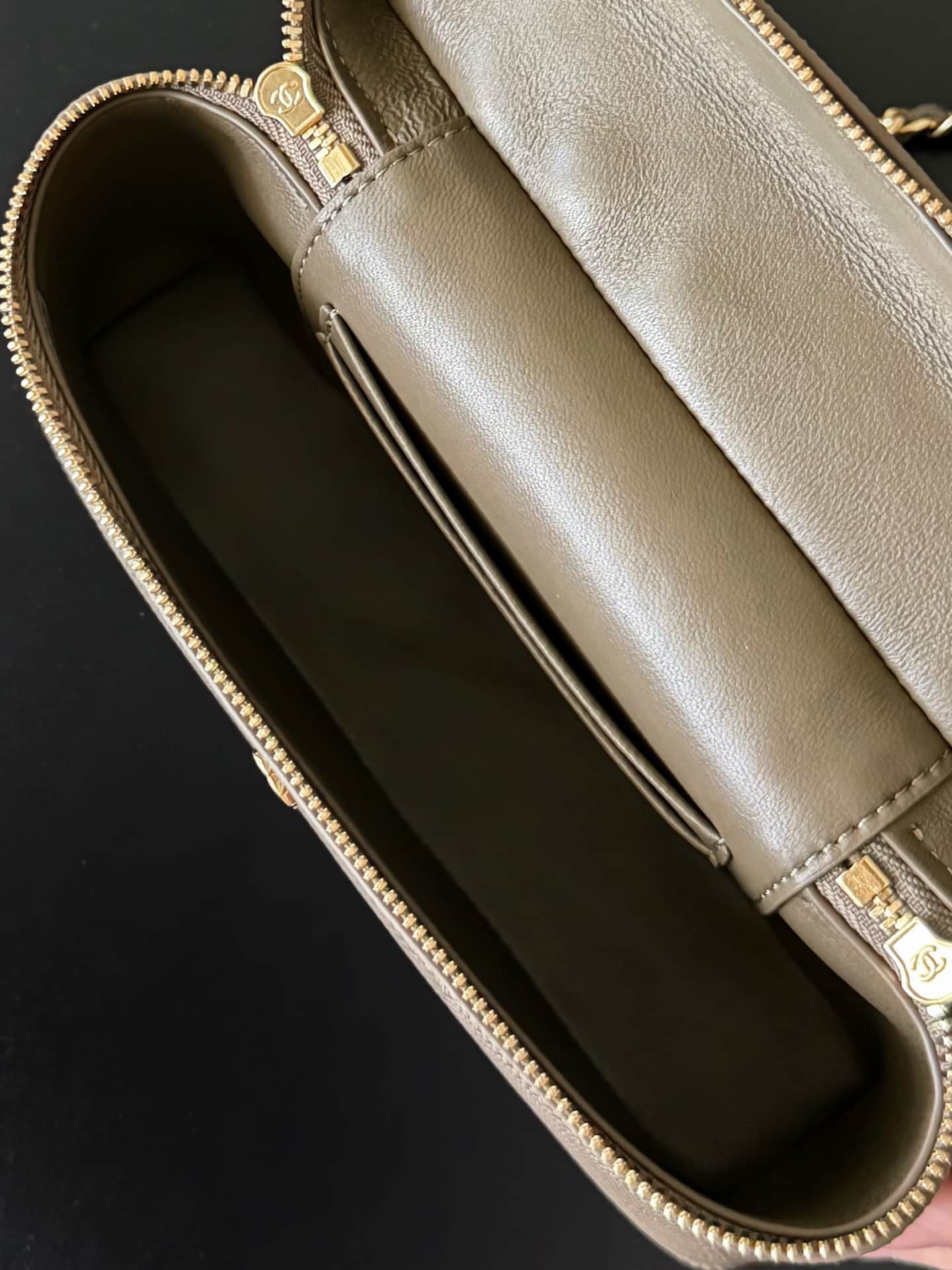 Chanel Small Vanity with chain Lizard Embossed Calfskin & Gold-Tone Metal Dark Khaki AS5346 A