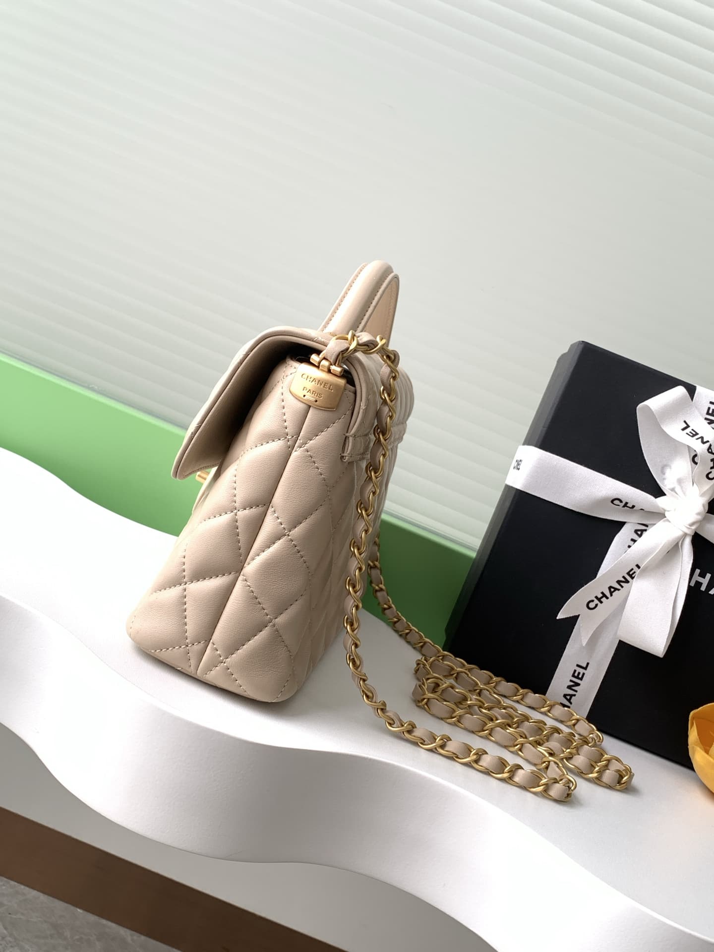 FLAP BAG WITH TOP HANDLE Lambskin Gold-Metal AS5356 Beige A