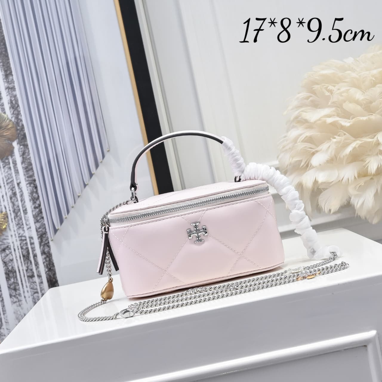 Tory Burch Kira Diamond Quilt Distressed Vanity Case Light Pink Calfskin High