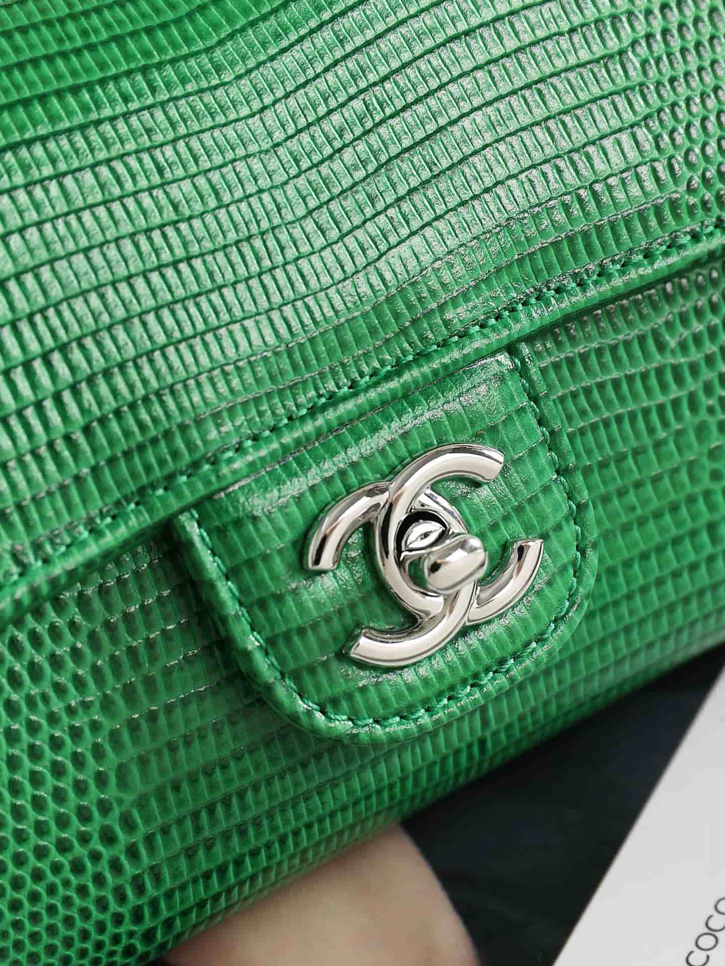 Chanel Clutch with chain Lizard Embossed Calfskin & Silver-Tone Metal Green AP5280 A