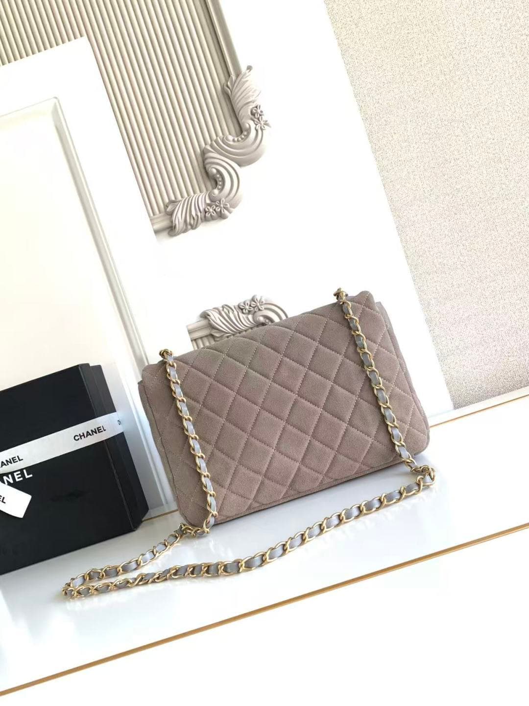Chanel Classic Flap bag in Grey Suede & Gold-Tone Metal AS5987 A