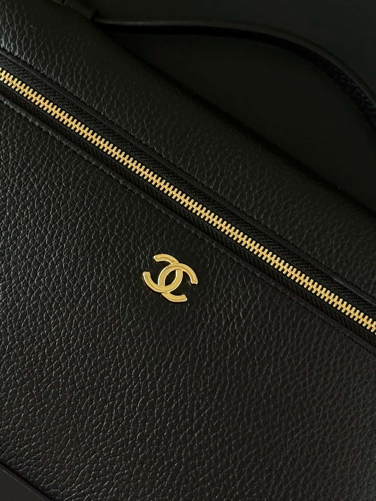 Chanel Large Vanity with chain Grained Calfskin & Gold-Tone Metal Black AS5348 A