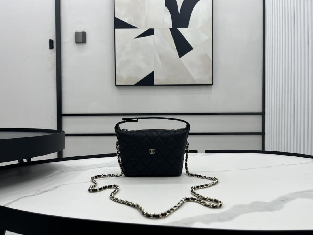 Chanel 25C Quilted Hobo Clutch on Chain Grained Calfskin & Gold Metal AP4386 A
