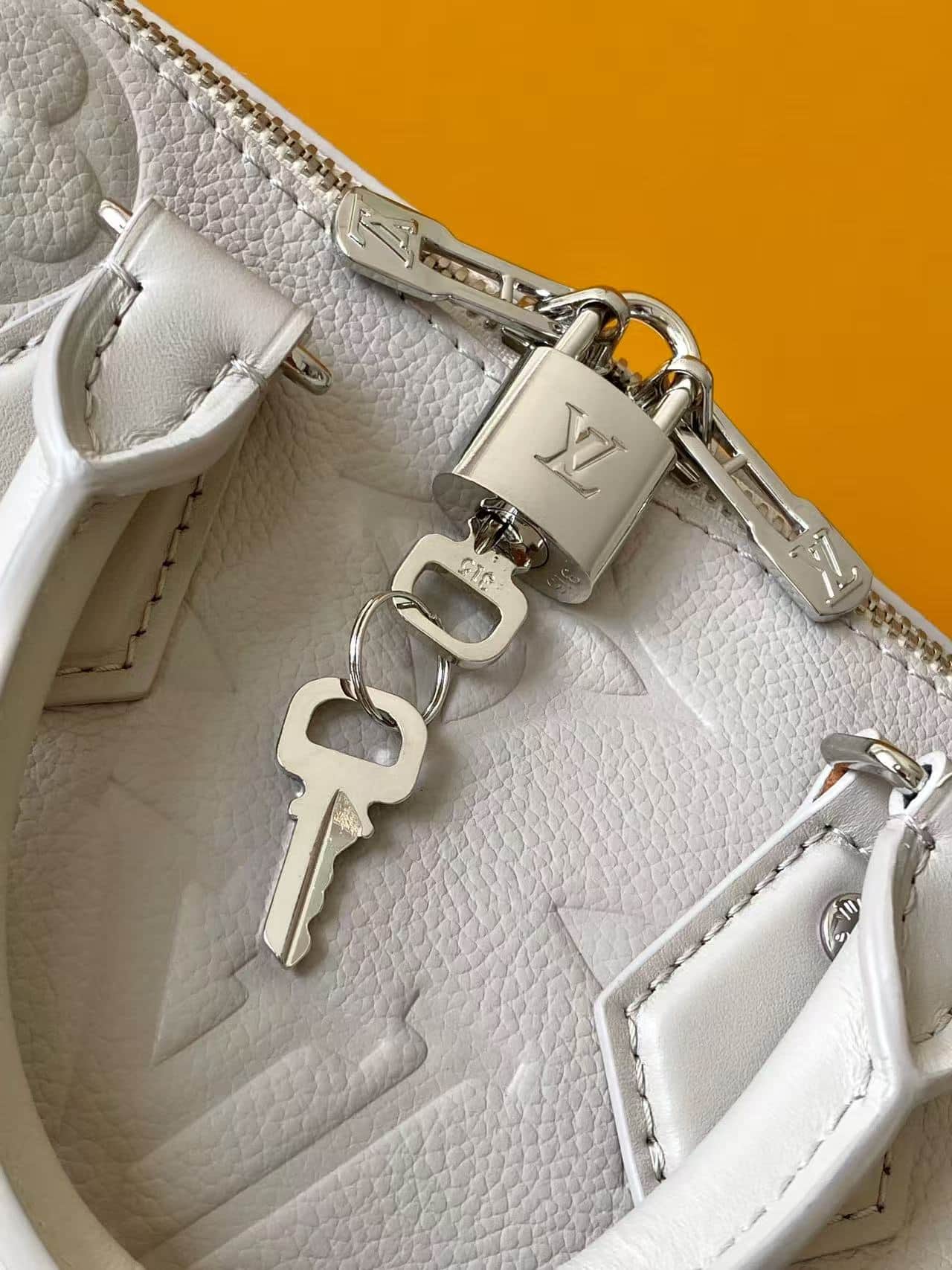Louis Vuitton Speedy Bandoulière 20 Brume Gray Cowhide leather M28343 High