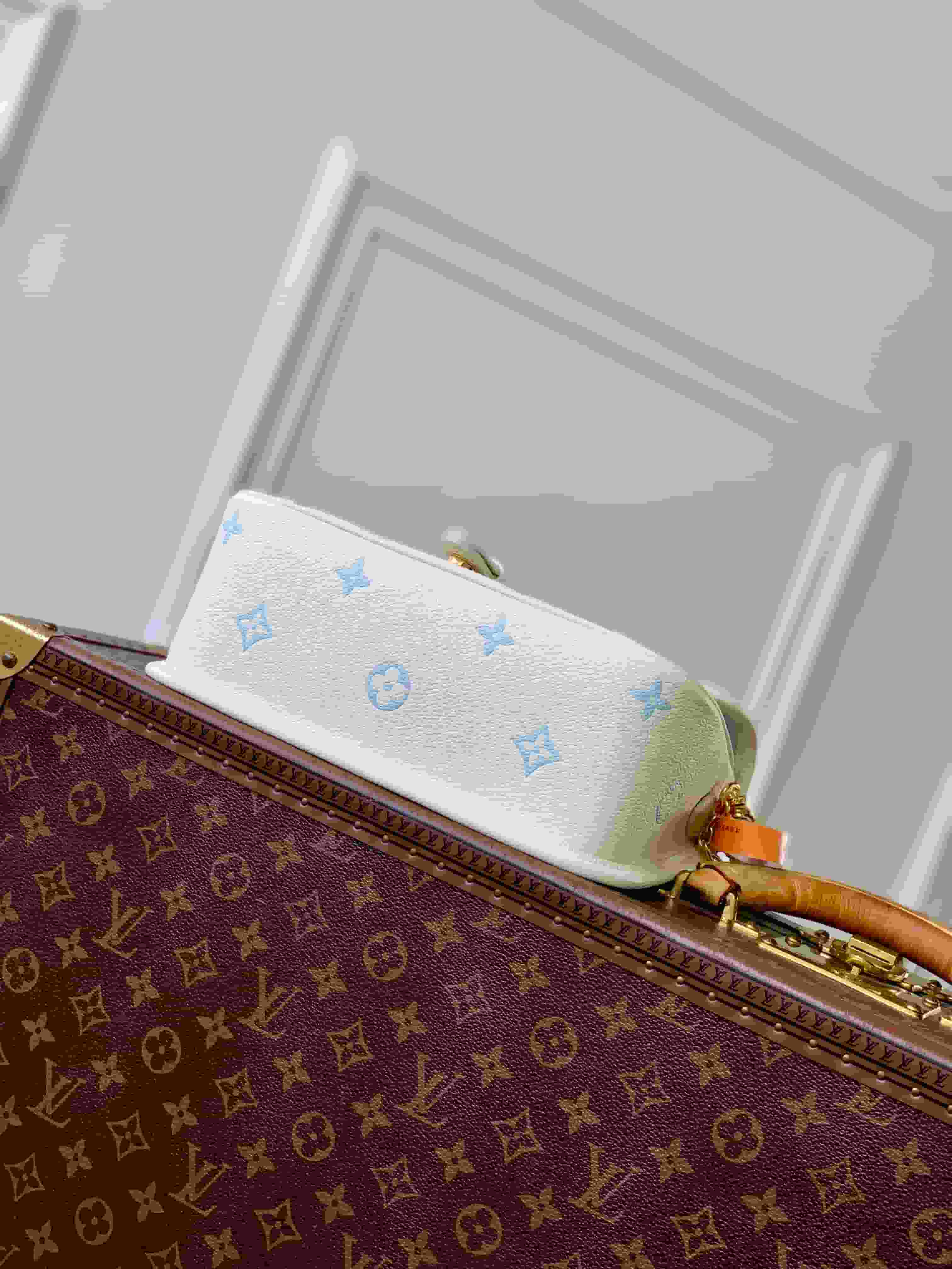 Louis Vuitton Diane Milky White/Blue Cowhide leather M28054 High
