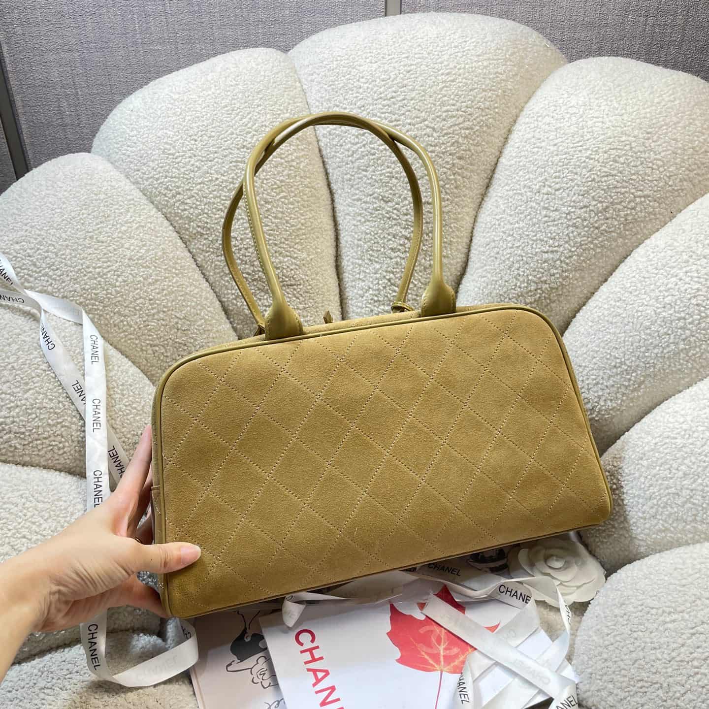 Chanel Maxi bowling bag Suede calfskin & Gold-Tone Metal Yellow AS6211 A