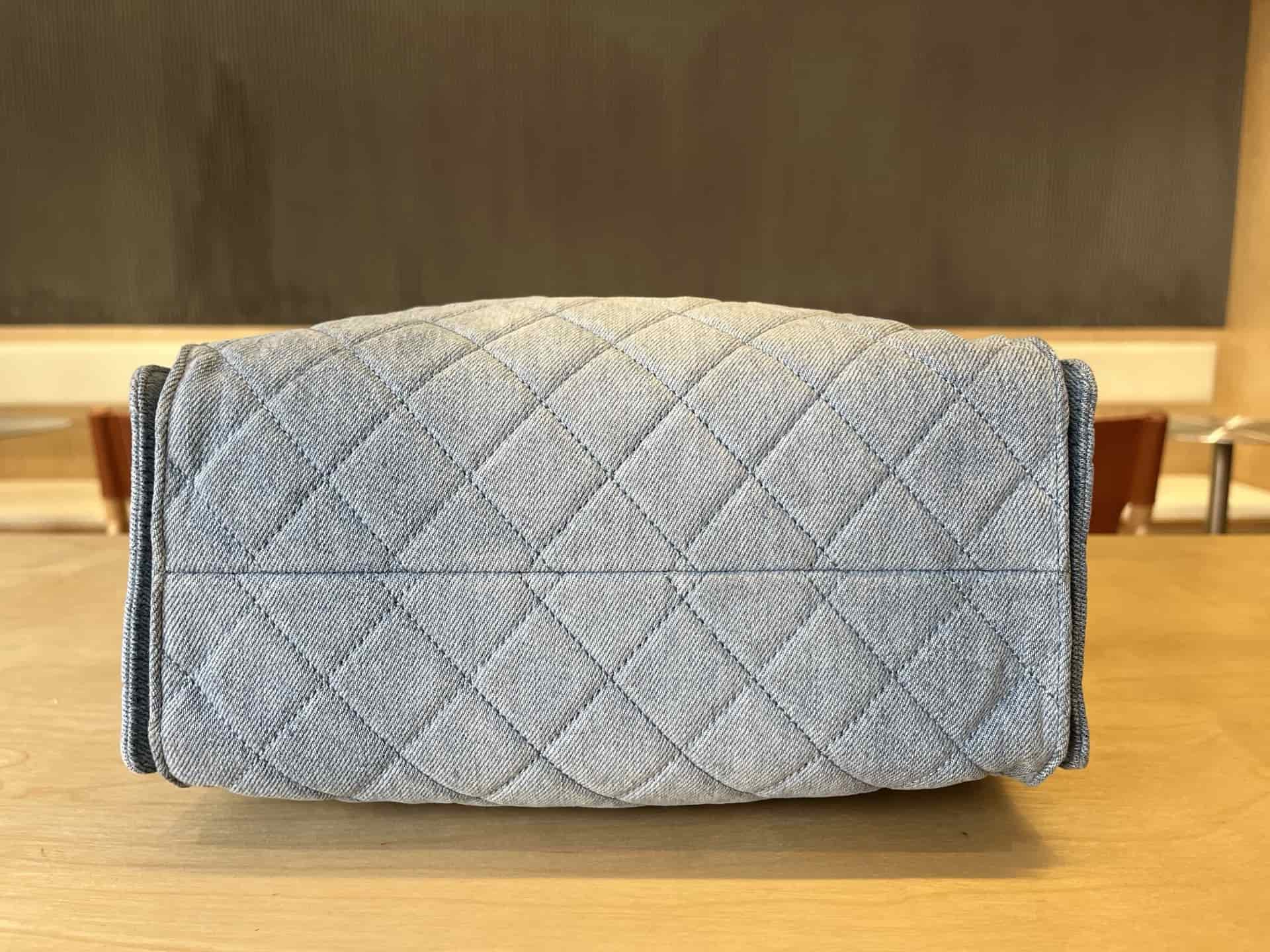 Chanel 25 Small Hobo handbag AS5293 Denim & Gold-tone Metal Blue A