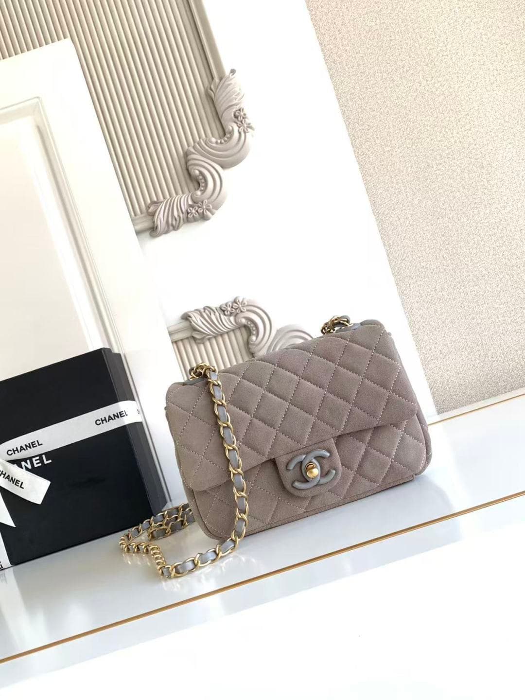 Chanel Classic Flap bag in Grey Suede & Gold-Tone Metal AS5989 A