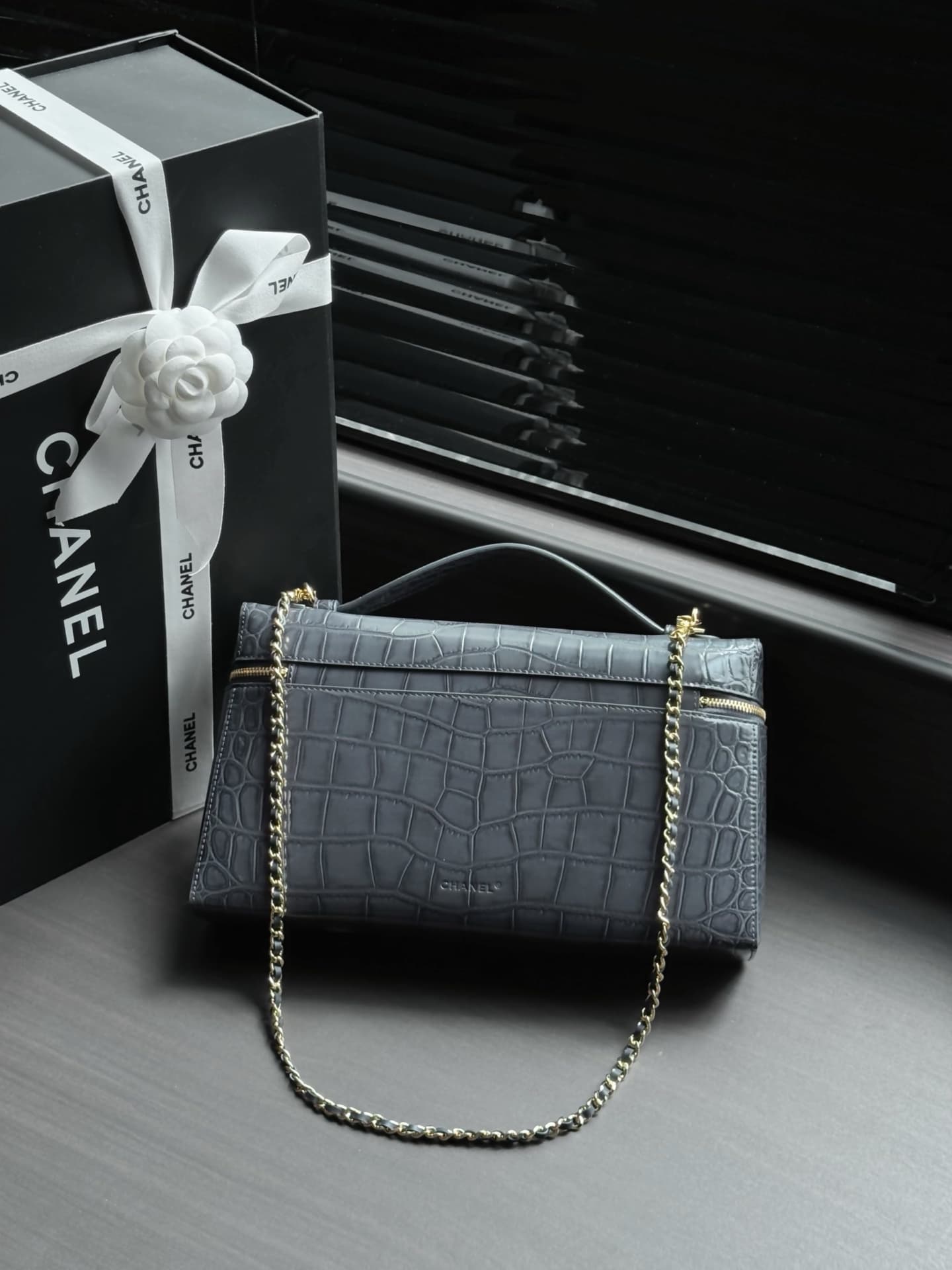 Chanel Vanity with chain Crocodile-embossed Calfskin & Gold-Tone Metal Dark Grey AS6473 A