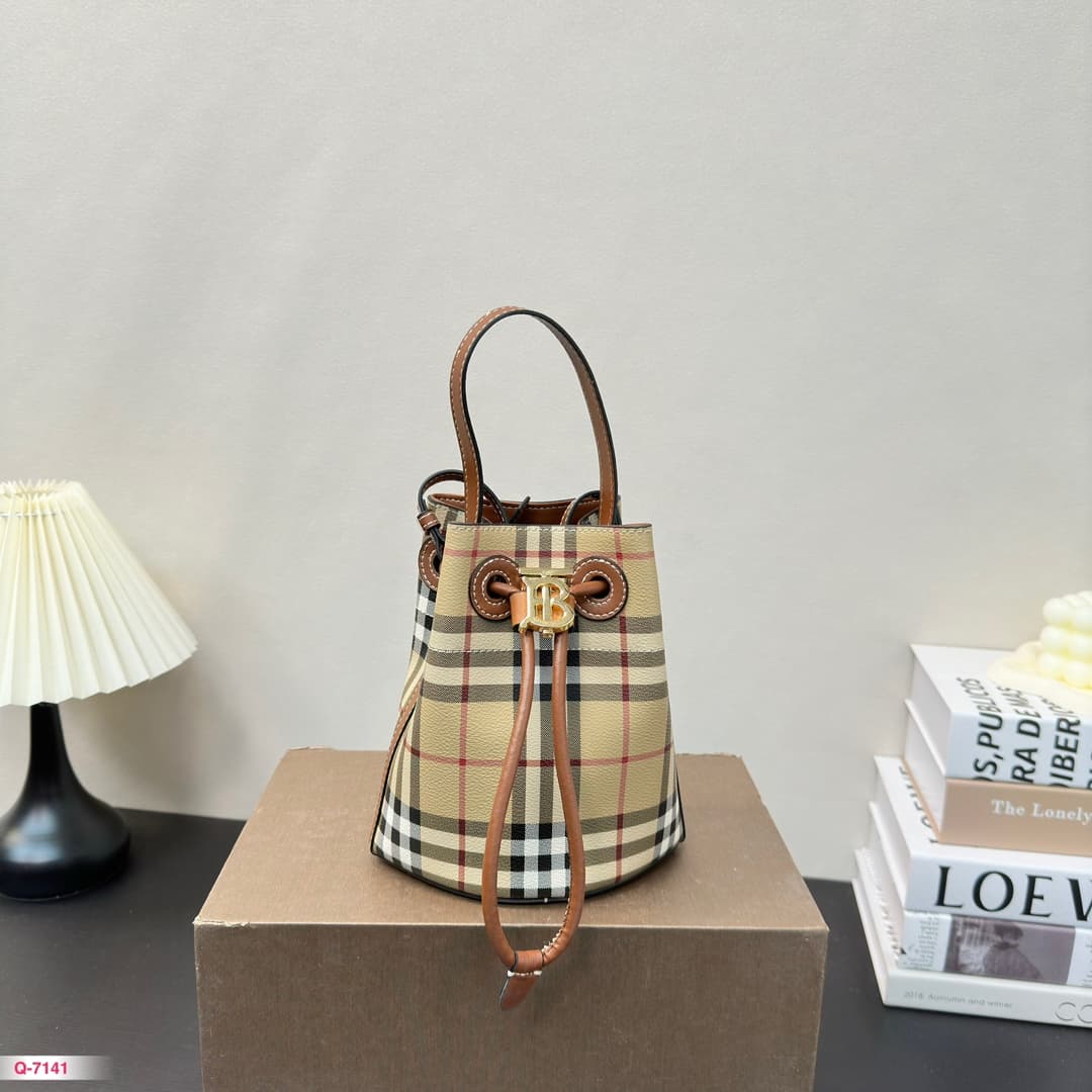 Burberry TB Bucket Bag in Archive beige & briar brown