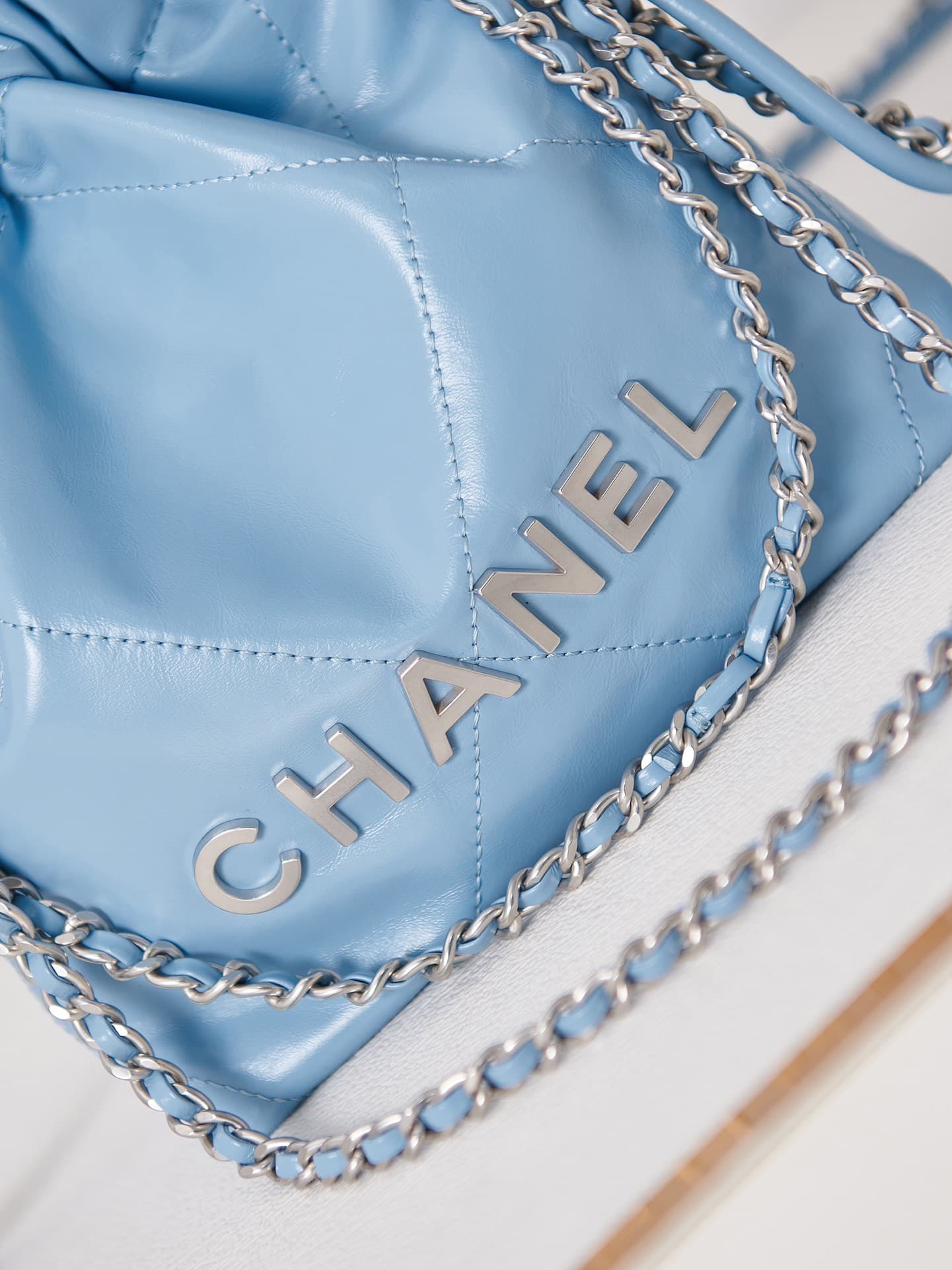 Chanel 22 MINI HANDBAG Shiny Calfskin Blue & Silver-Tone Metal AS3980 A