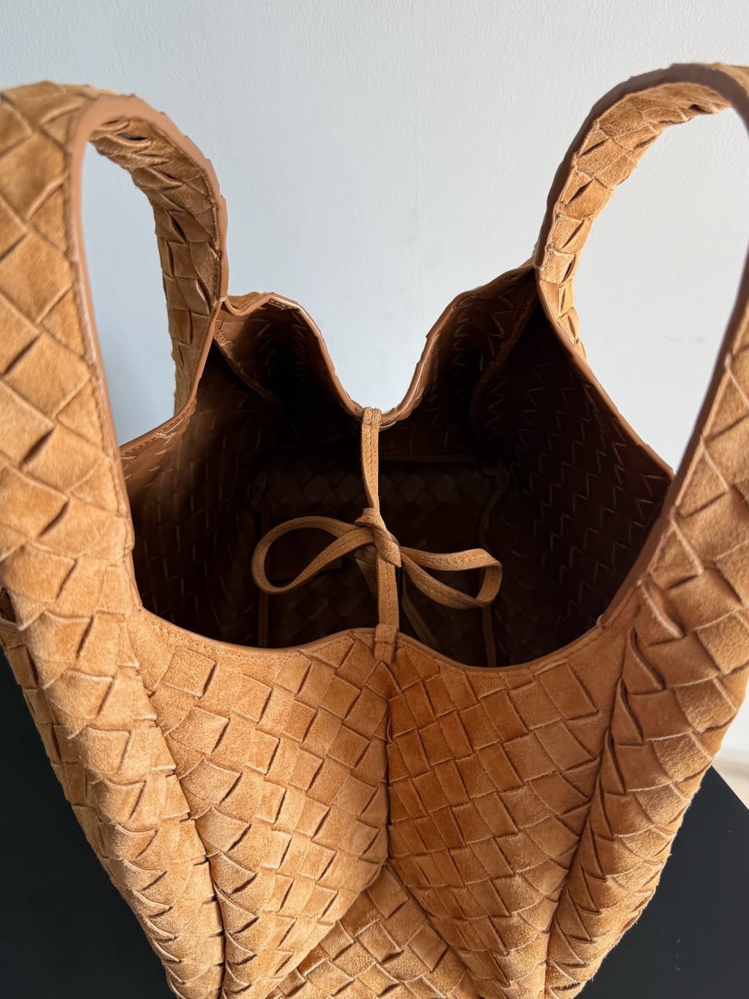 Bottega Veneta Large Campana shoulder bag suede in Beige TOP