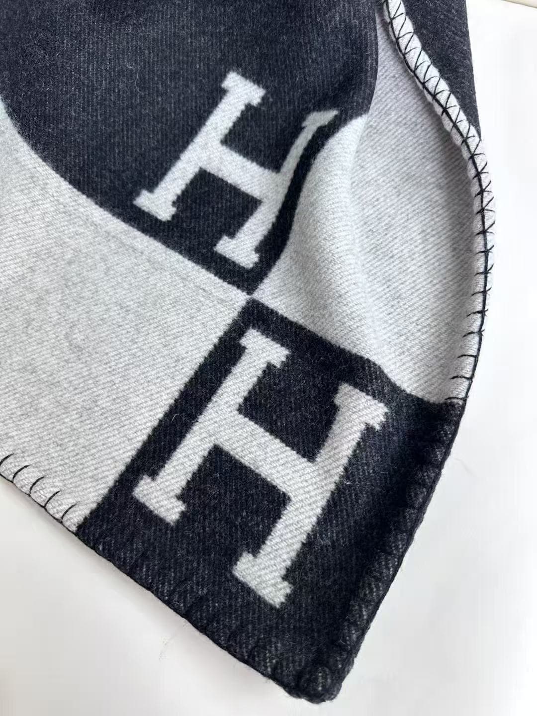 Hermes Avalon throw blanket