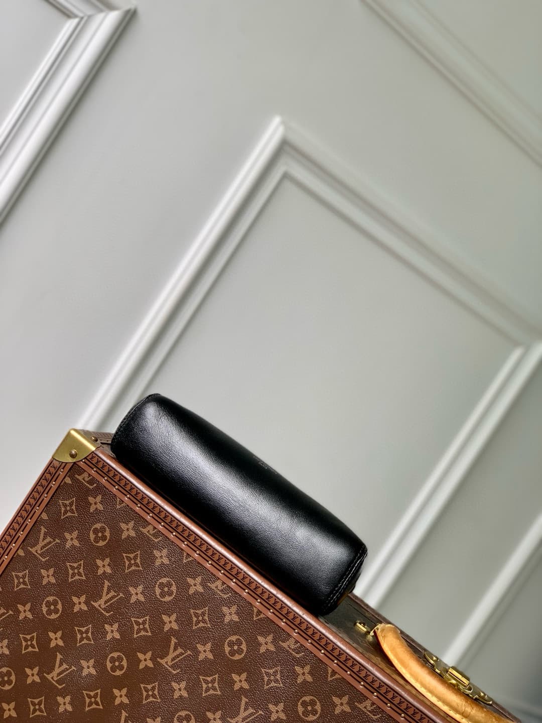 Louis Vuitton  Pochette Vibe Black Lambskin leather M14544 High