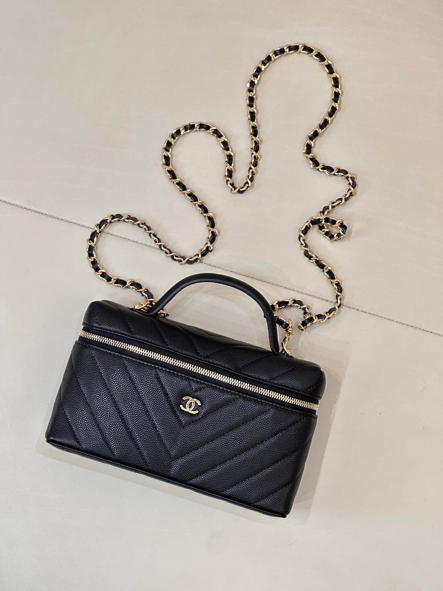 Chanel Vanity with Chain Grained Shiny Calfskin & Gold-Tone Metal Black AP5212 TOP