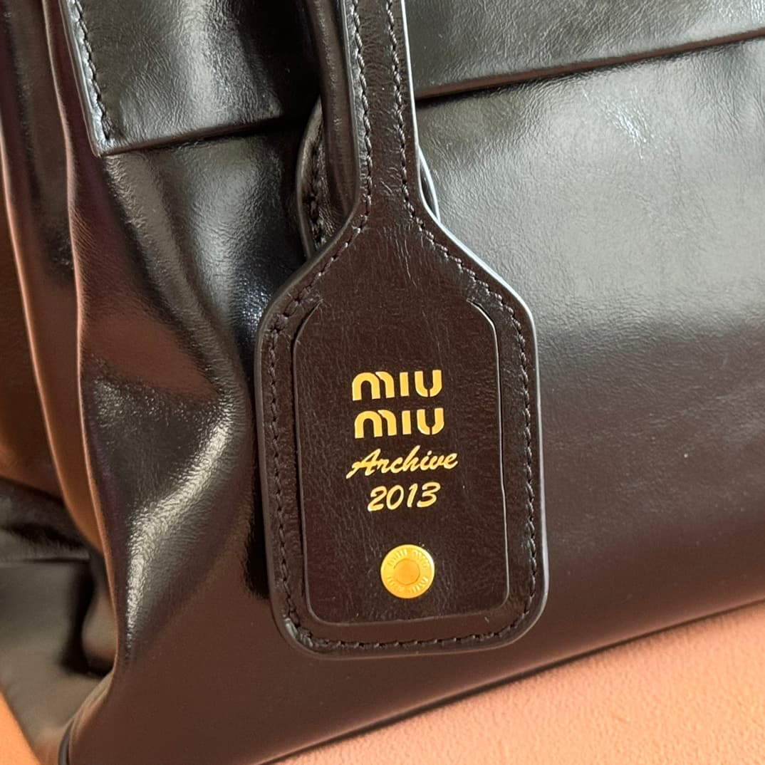 Miu Miu Solitaire shiny Calfskin leather bag Black 5BA301 High