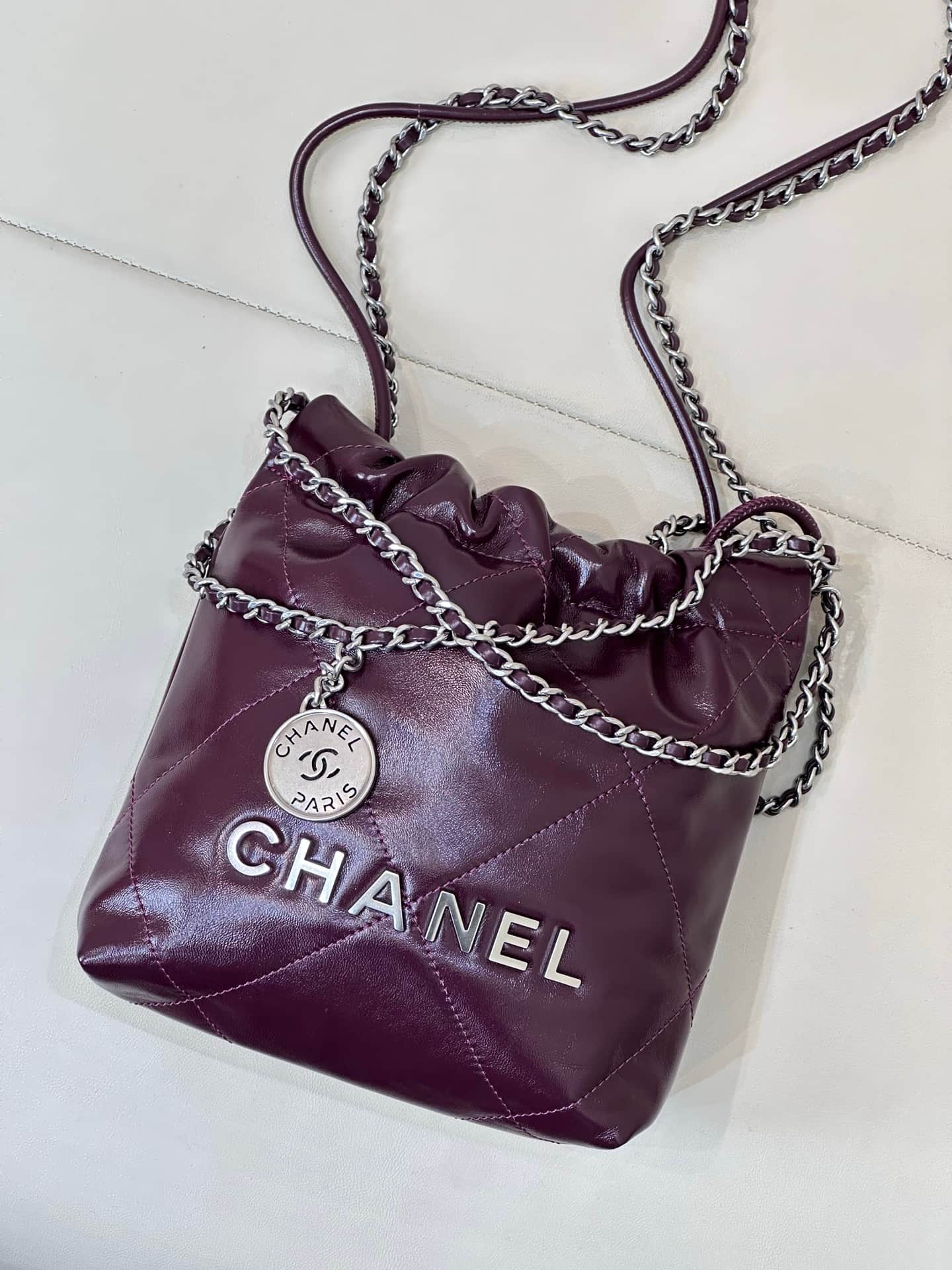 Chanel 22 MINI HANDBAG Shiny Calfskin Burgundy & Silver-Tone Metal AS3980 TOP