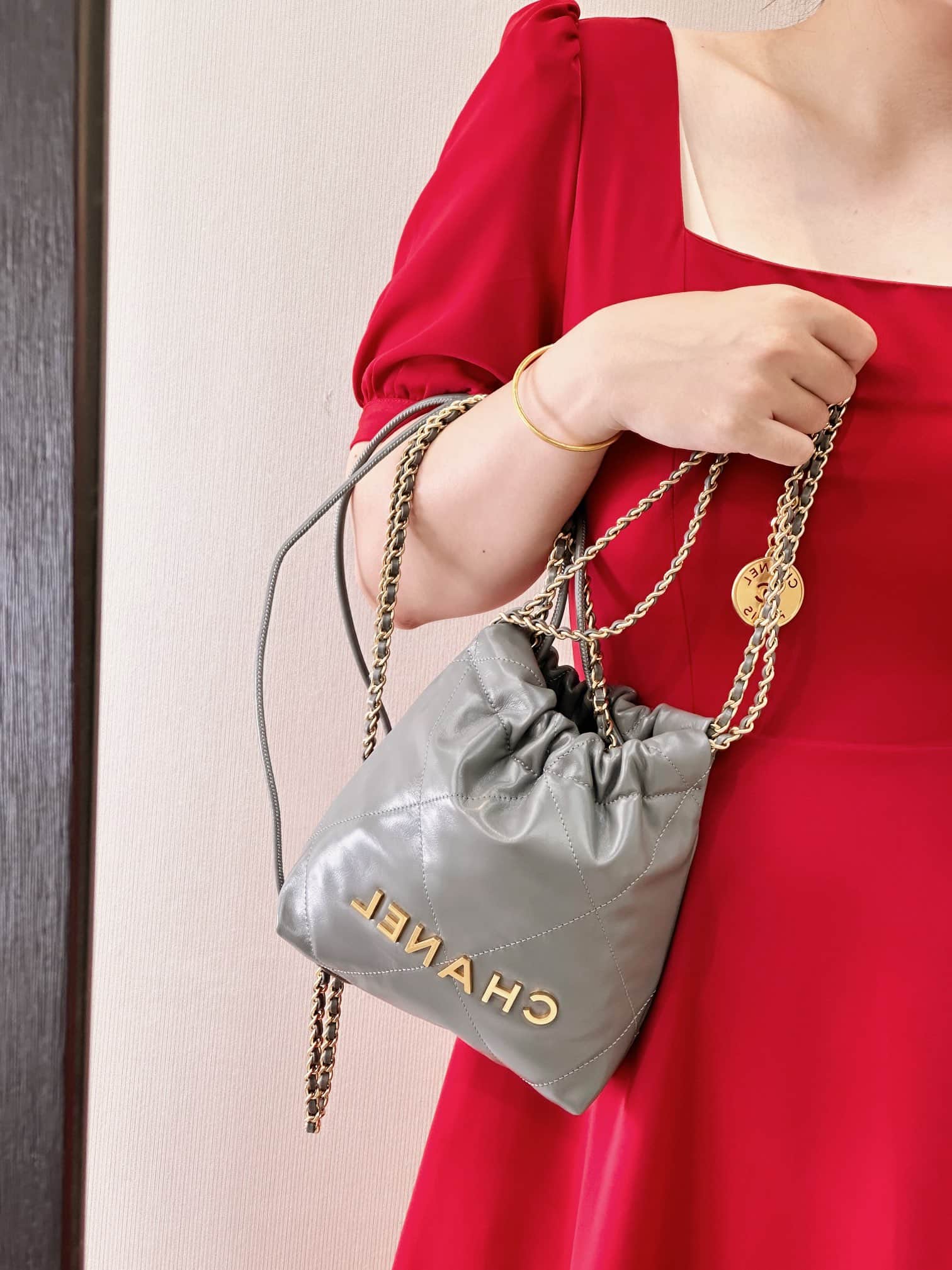Chanel 22 MINI HANDBAG Shiny Calfskin Grey & Gold-Tone Metal AS3980 TOP