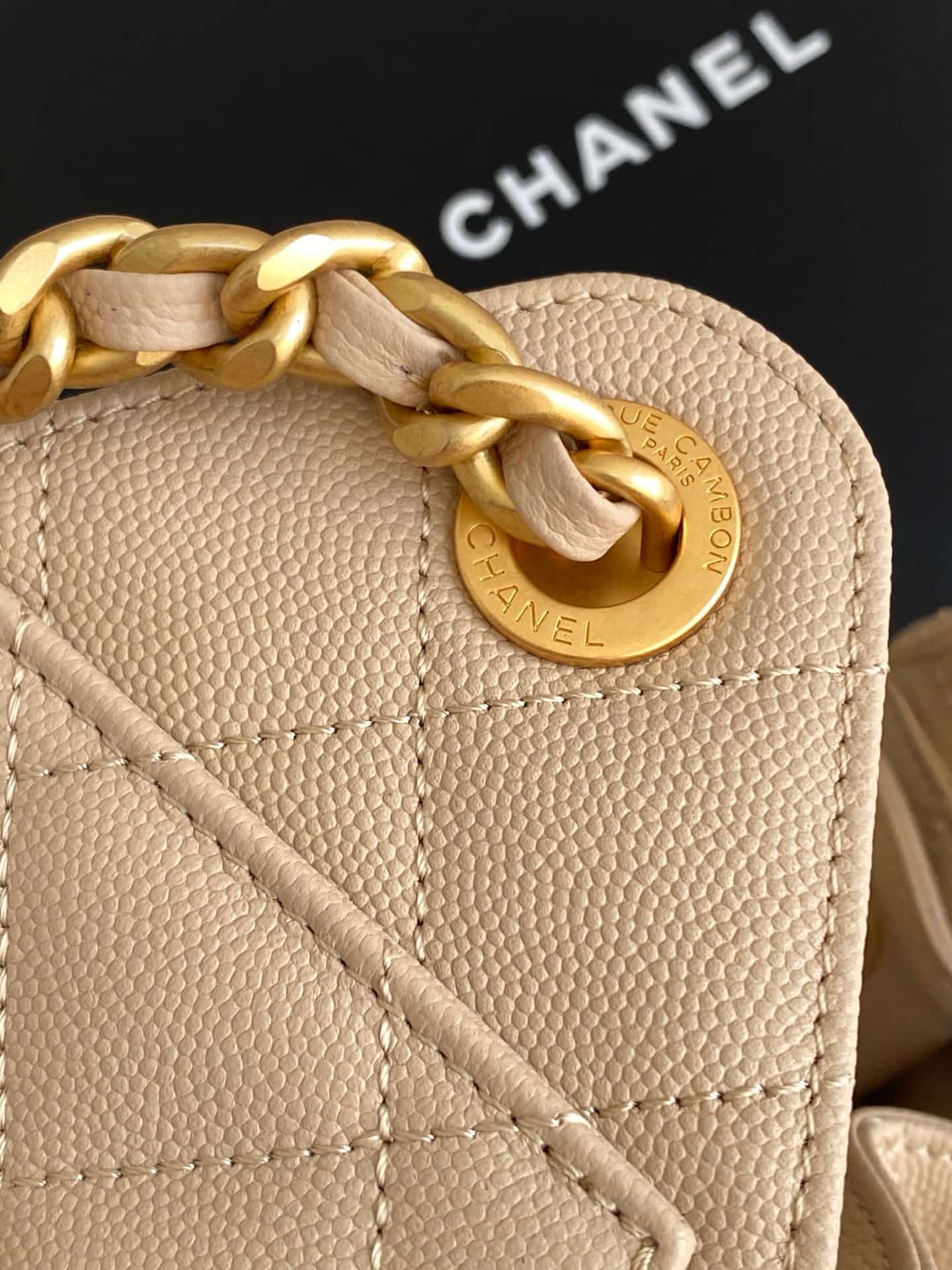 Chanel 25 Mini Hobo handbag AS5631 Grained calfskin & gold-tone metal Champagne A