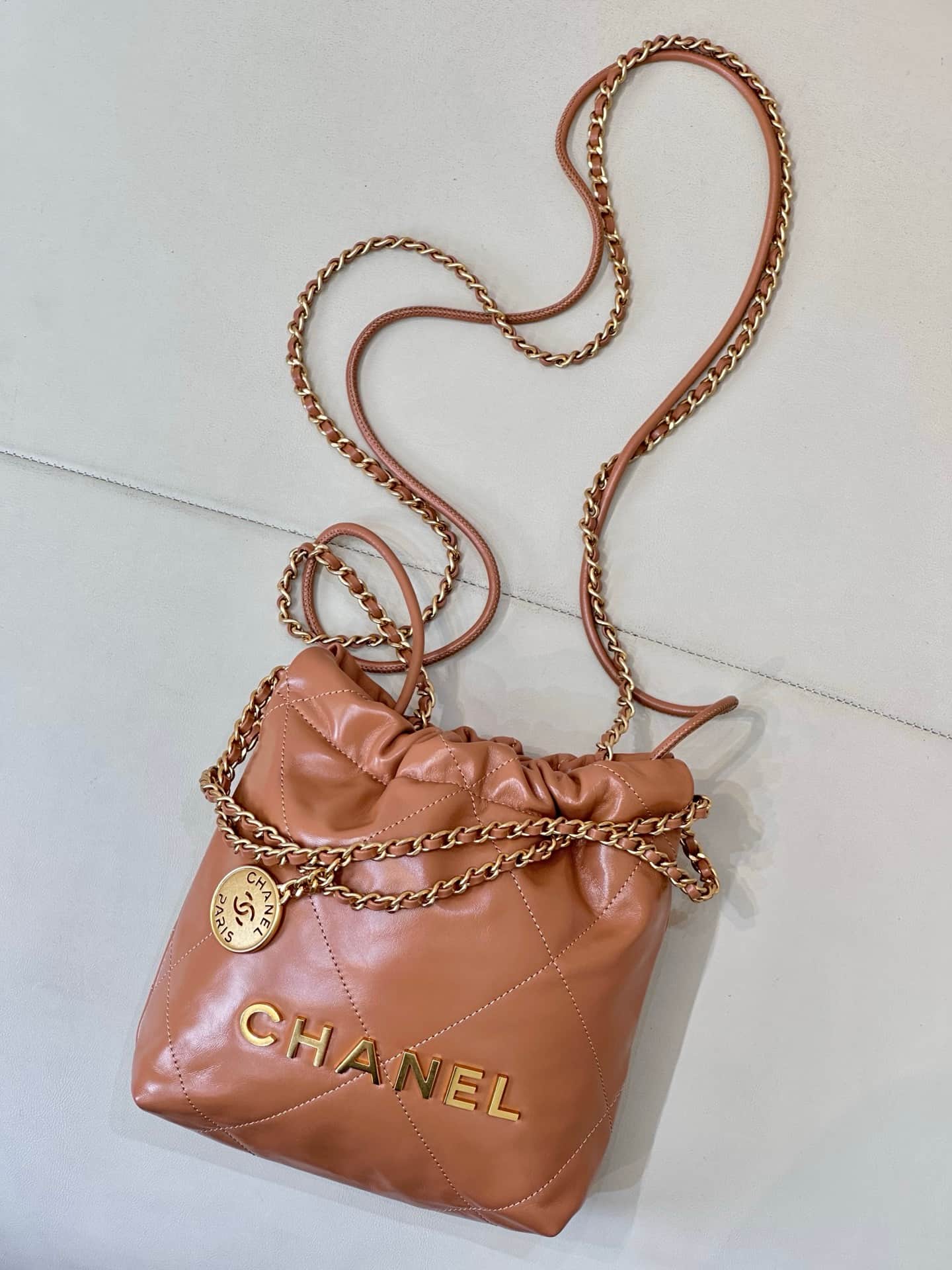 Chanel 22 MINI HANDBAG Shiny Calfskin Caramel & Gold-Tone Metal AS3980 TOP