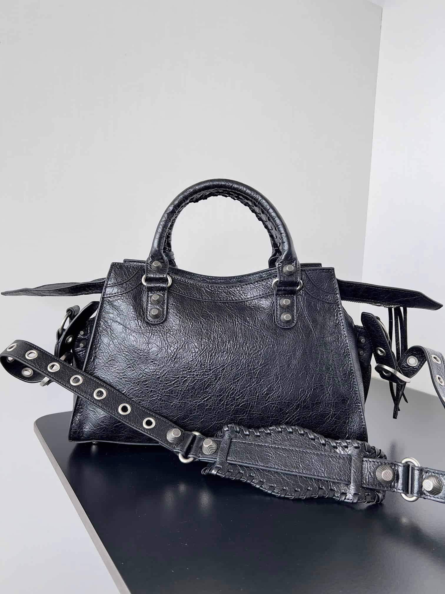 Balenciaga Medium Neo Cagole City bag in Black lambskin leather High