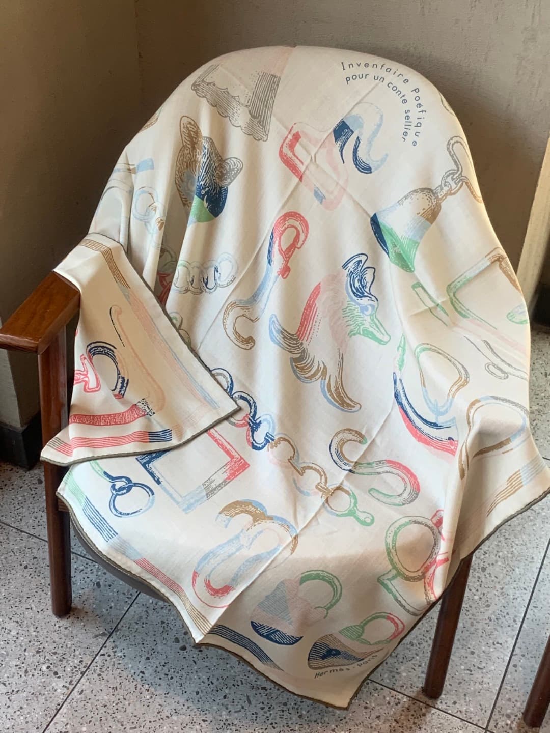 Hermes Inventaire Poetique pour un Conte Sellier shawl 140