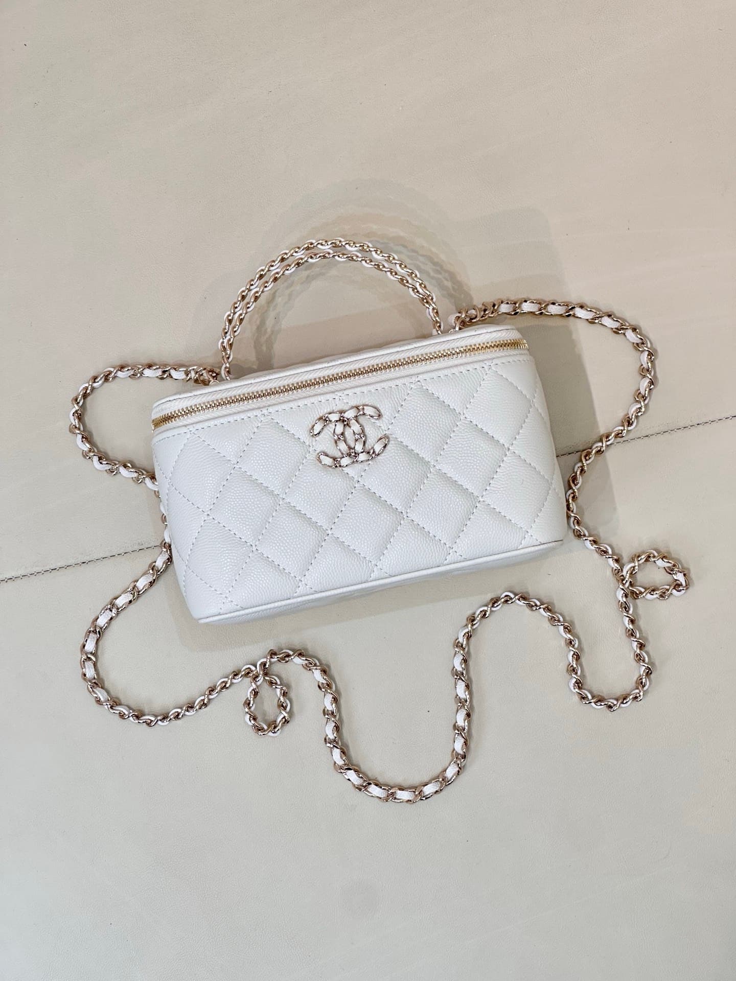 Chanel Classic Top Handle Vanity Case Grained Calfskin& Gold-Tone Metal White AP5182 TOP