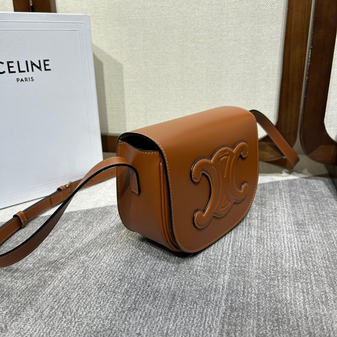 CELINE Folco Cuir Triomphe Shoulder Bag in Caramel Calfskin Leather High