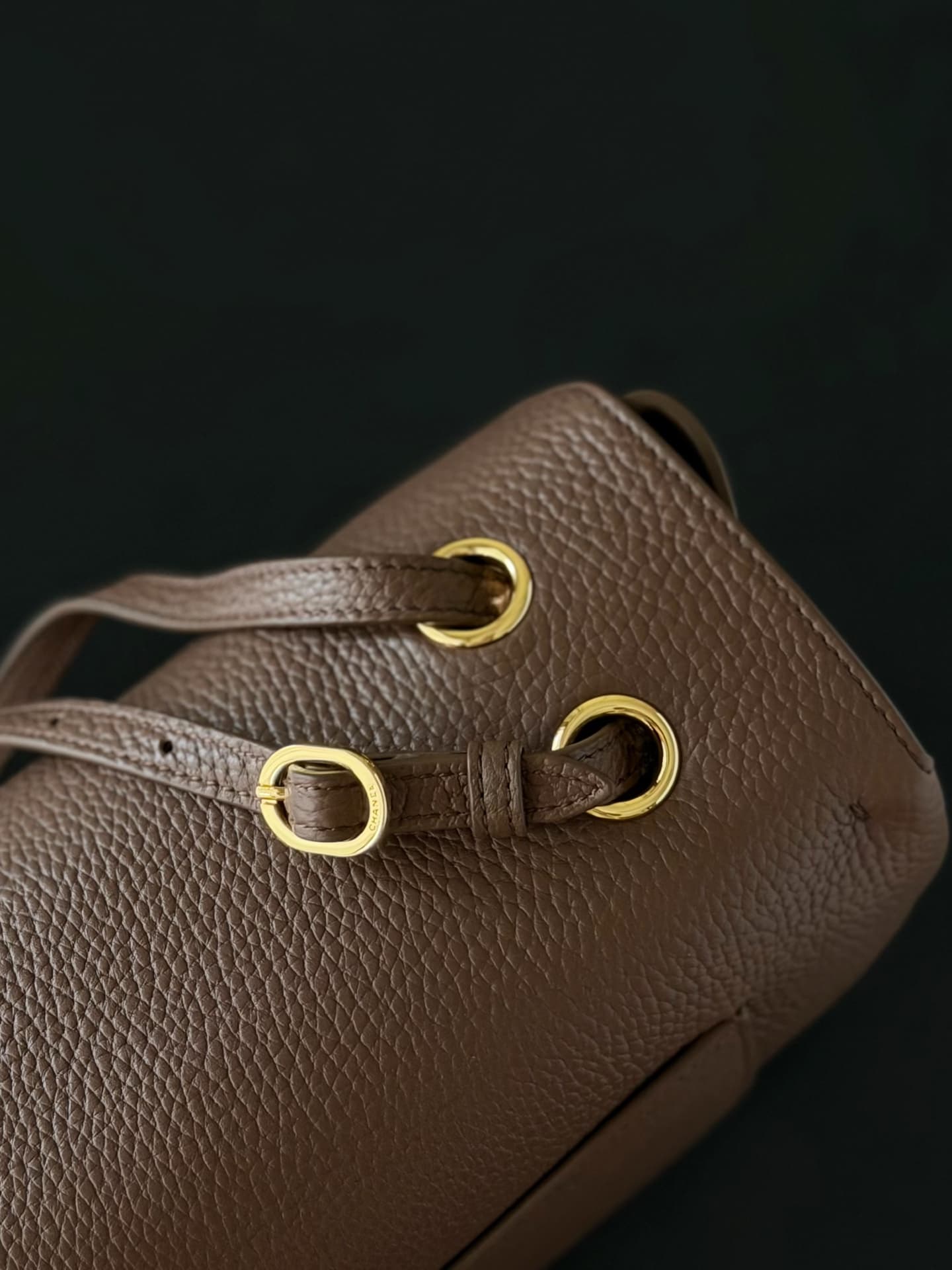 Chanel Maxi Flapbag Grained Calfskin & Gold-Tone Metal Brown AS6231 A