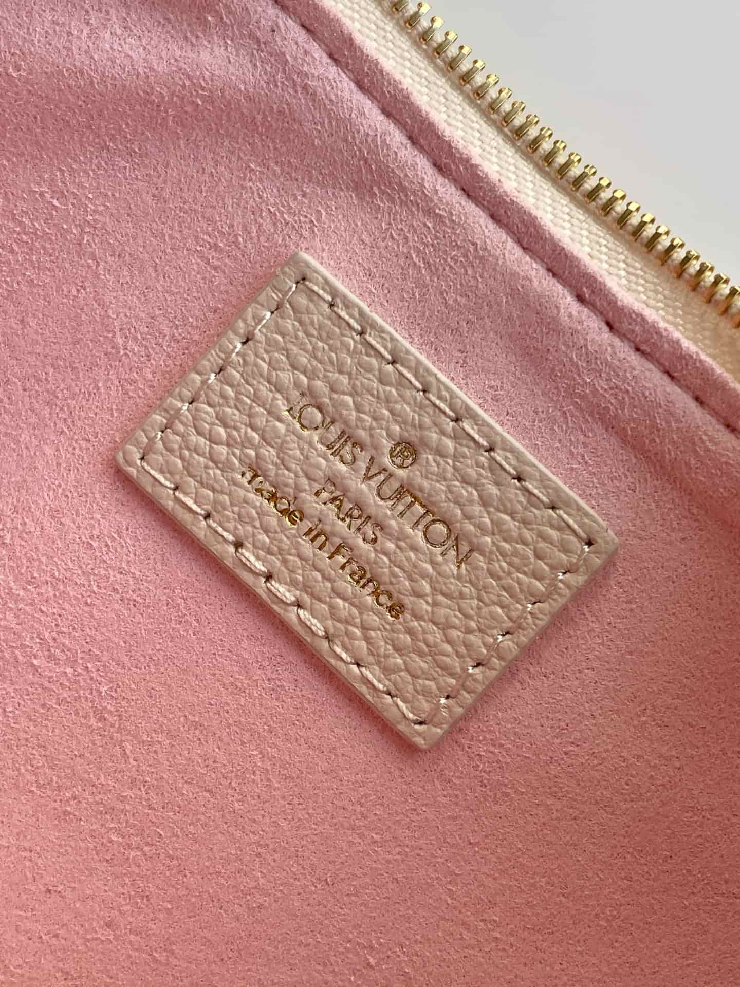 Louis Vuitton Pochette Liv Milky White/Peach Embossed grained cowhide leather M27741 High
