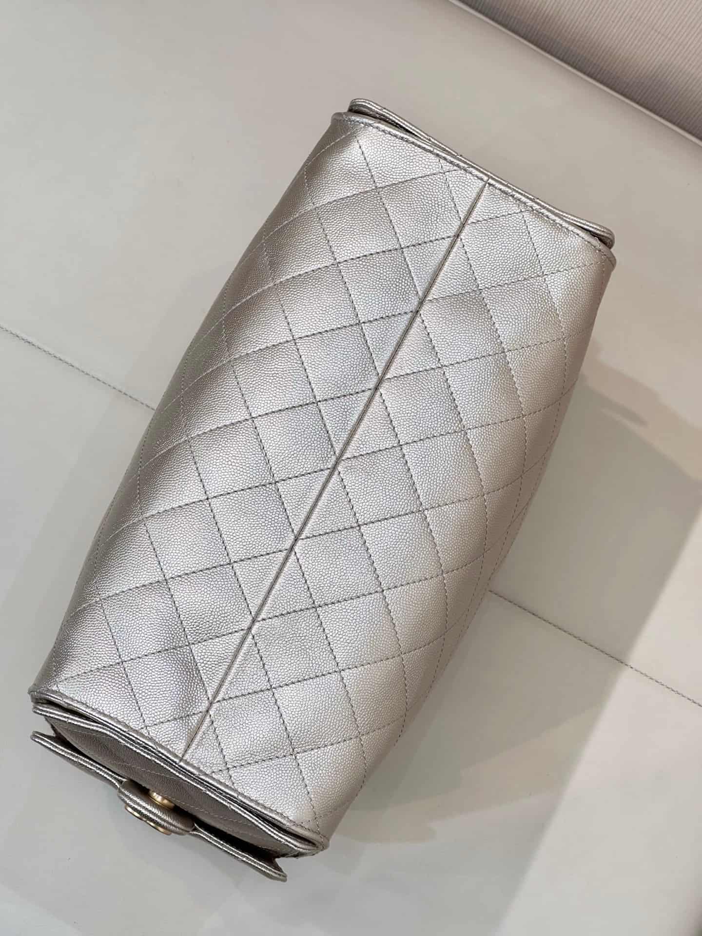 Chanel 25 Medium Hobo handbag AS5311 Grained Calfskin & Gold-tone Metal champagne TOP