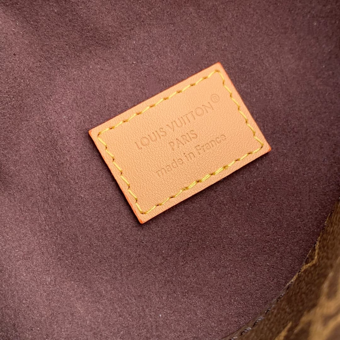 Louis Vuitton Pochette Mia Monogram canvas M26191 high