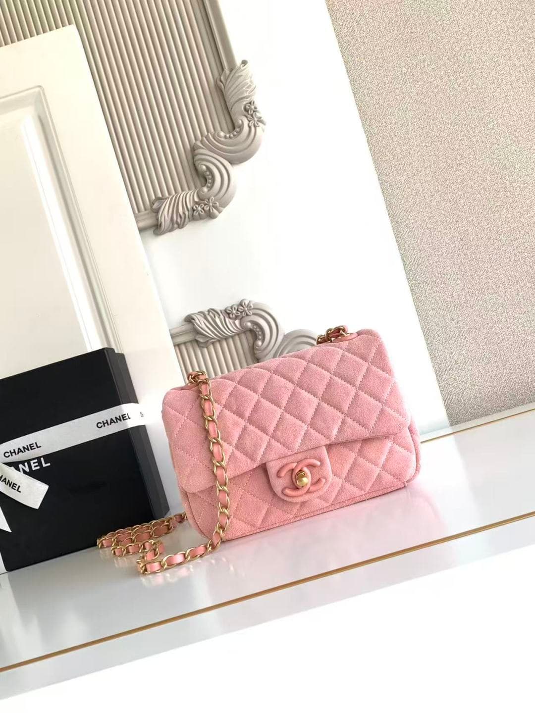 Chanel Classic Flap bag in Pink Suede & Gold-Tone Metal AS5989 A