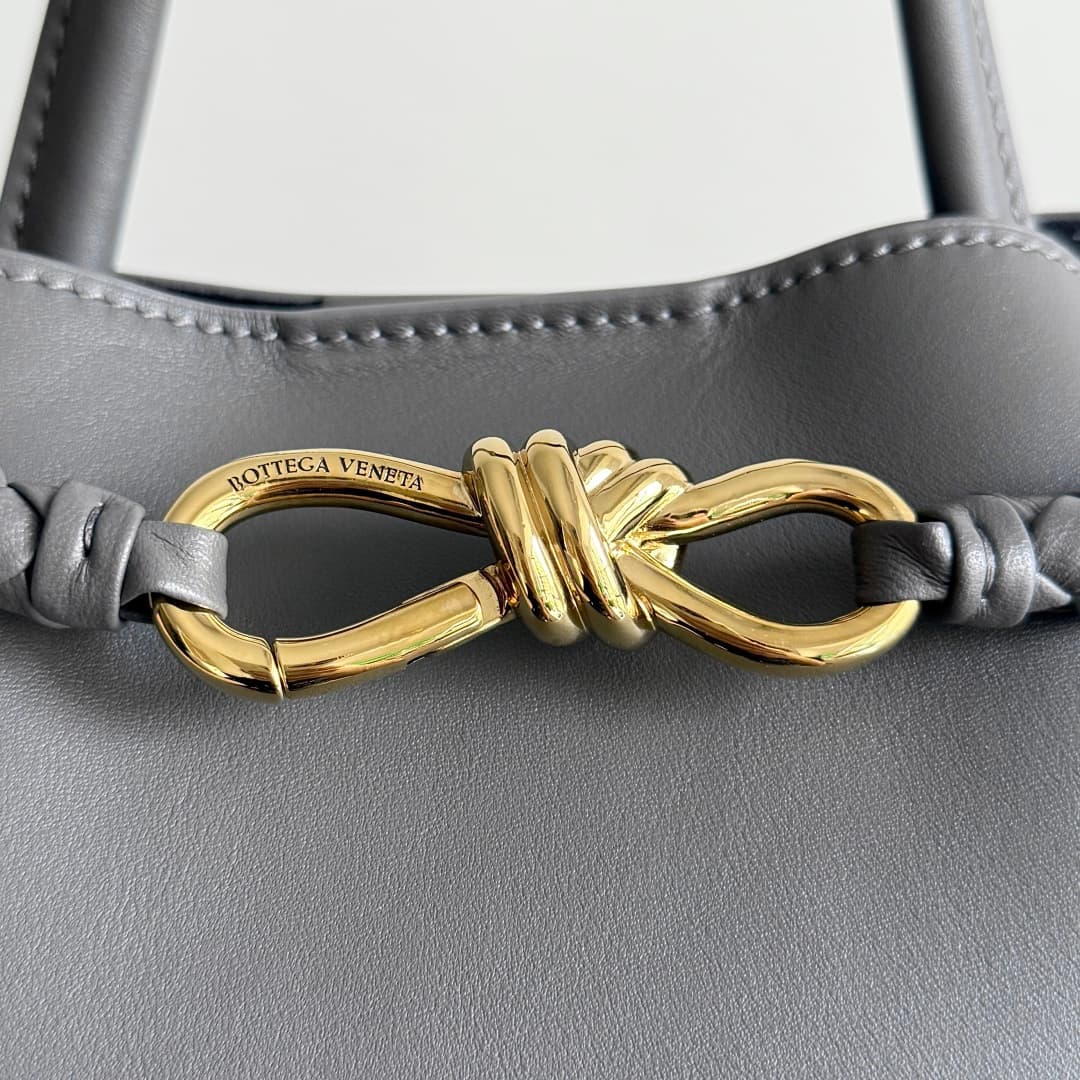 Bottega Veneta Andiamo tote bag in grey calfskin leather TOP