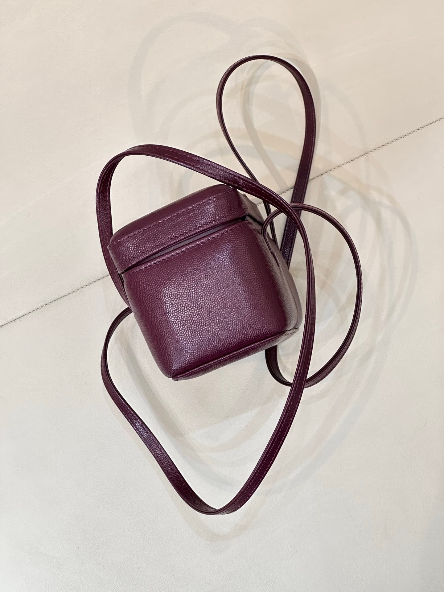 Chanel Long Vanity with Leather Strap Grained Shiny Calfskin & Gold-Tone Metal Claret AP5067 TOP