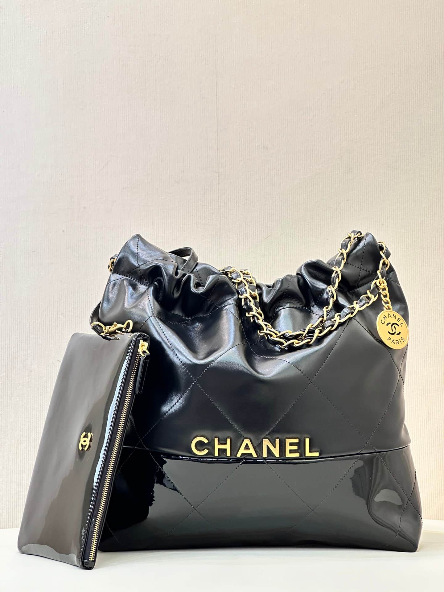 Chanel 22 Small handbag patent leather &Gold-tone metal AS3260 Black TOP