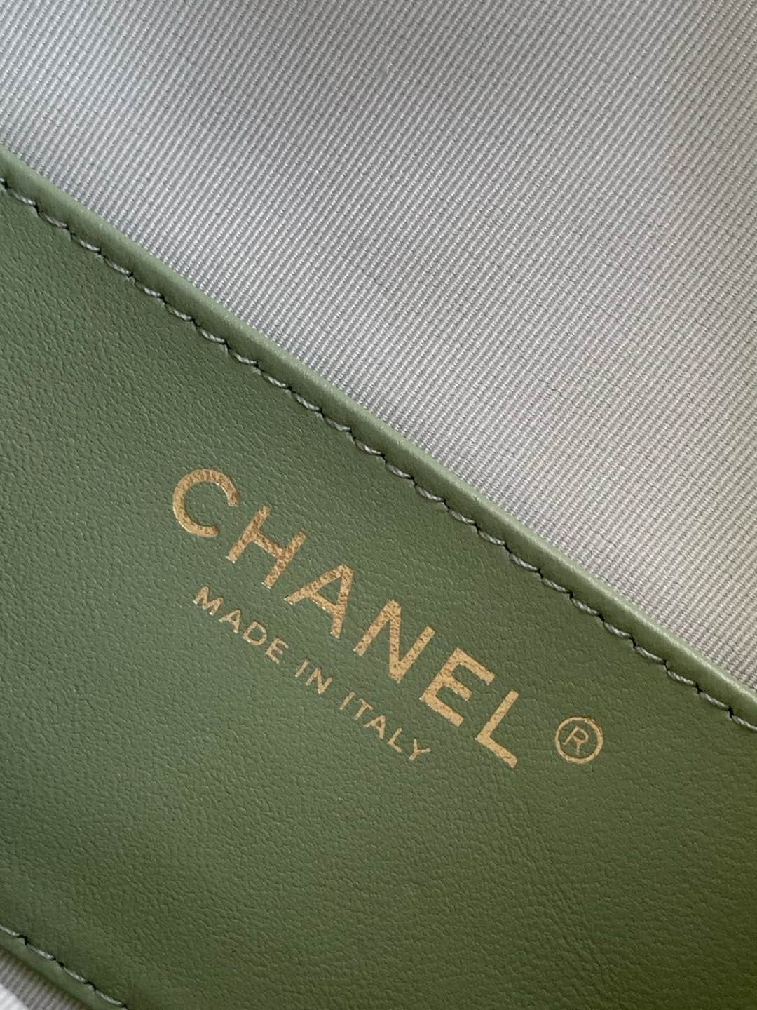 Chanel 25 Small Hobo handbag AS5293 Suede & gold-tone metal Green A