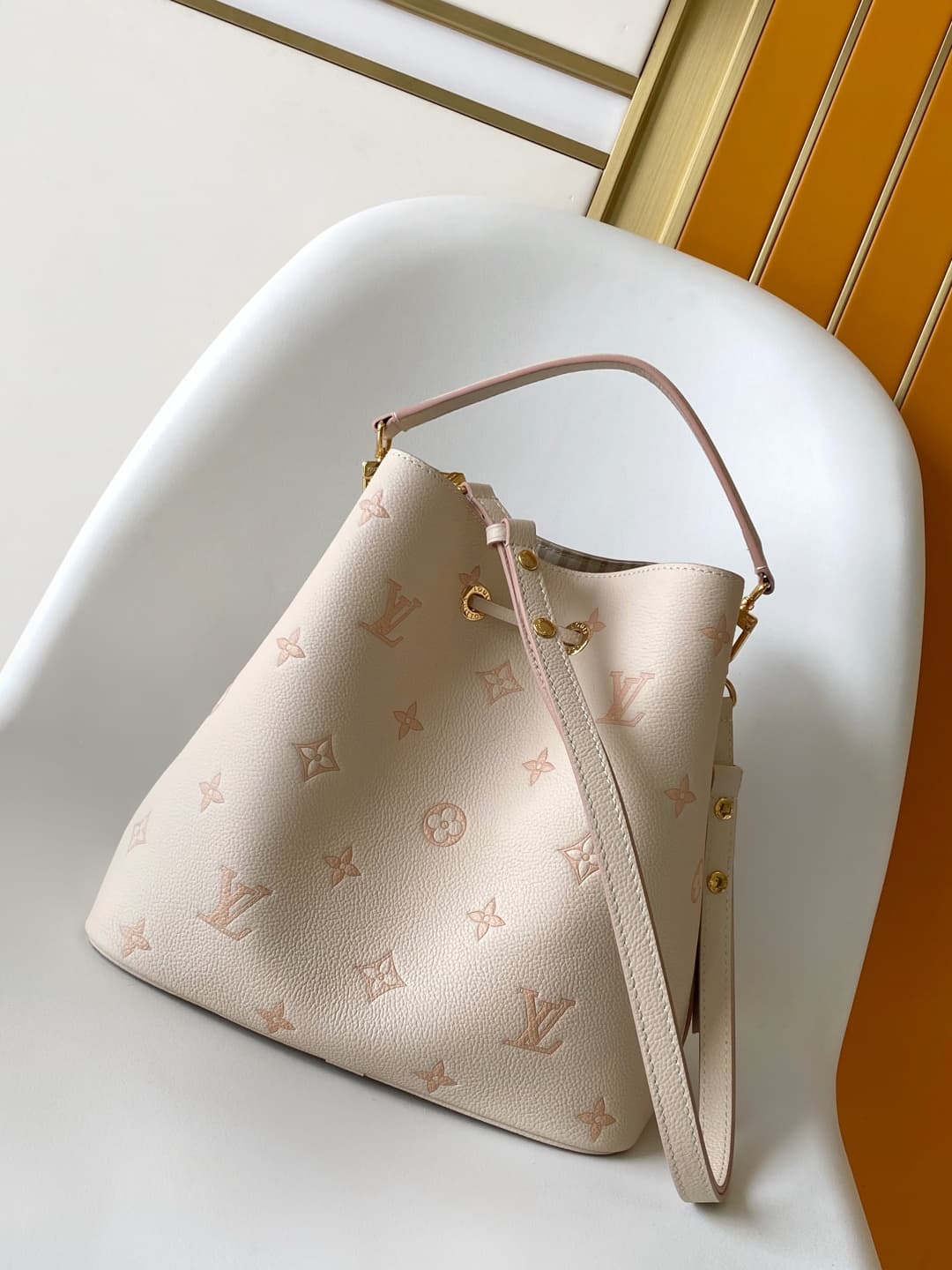 Louis Vuitton NéoNoé MM Eden Debossed grained cowhide leather M14401 High