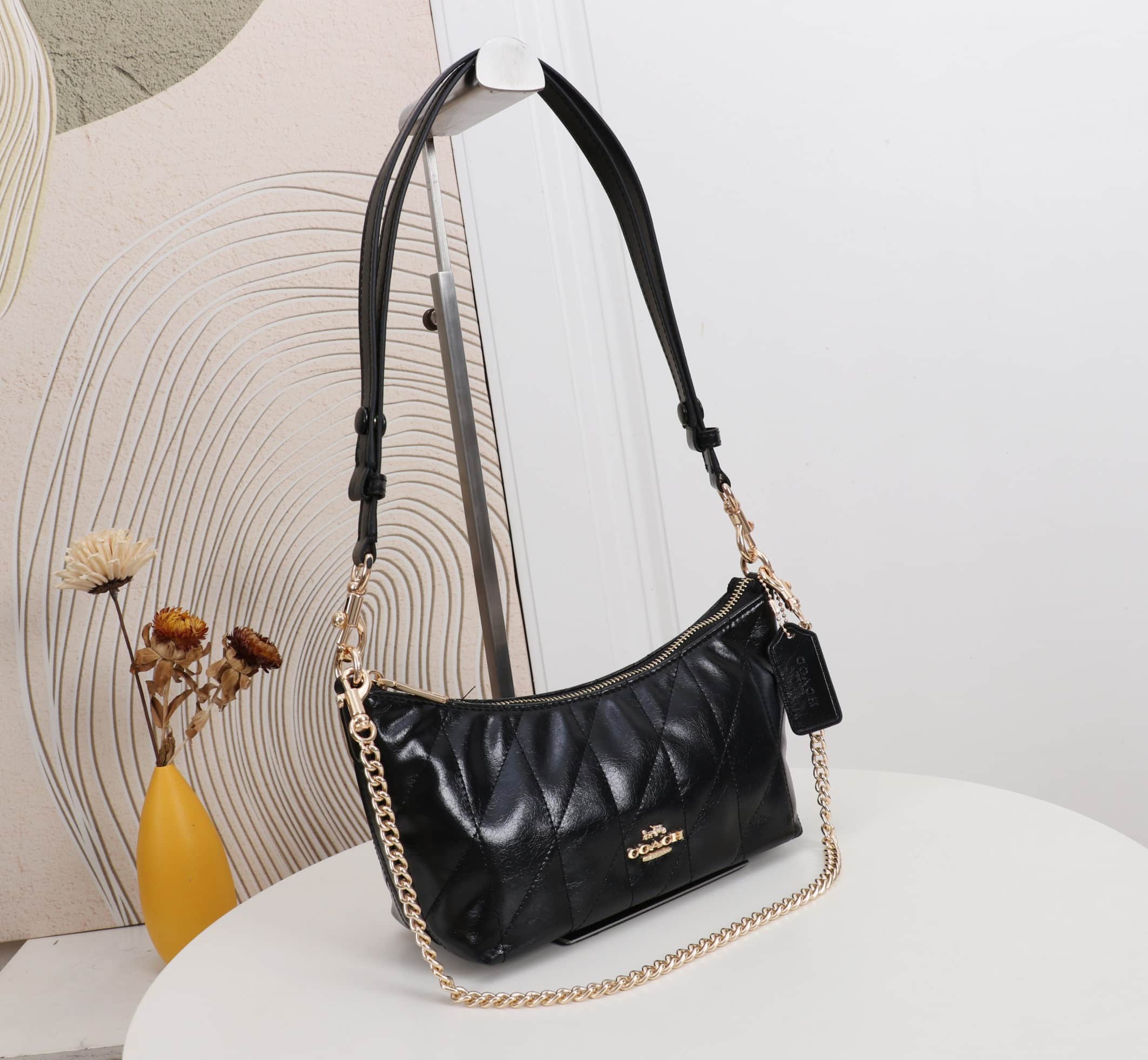 Coach Caitlin Shoulder Bag With Quilting Glazed leather/Gold/Black High