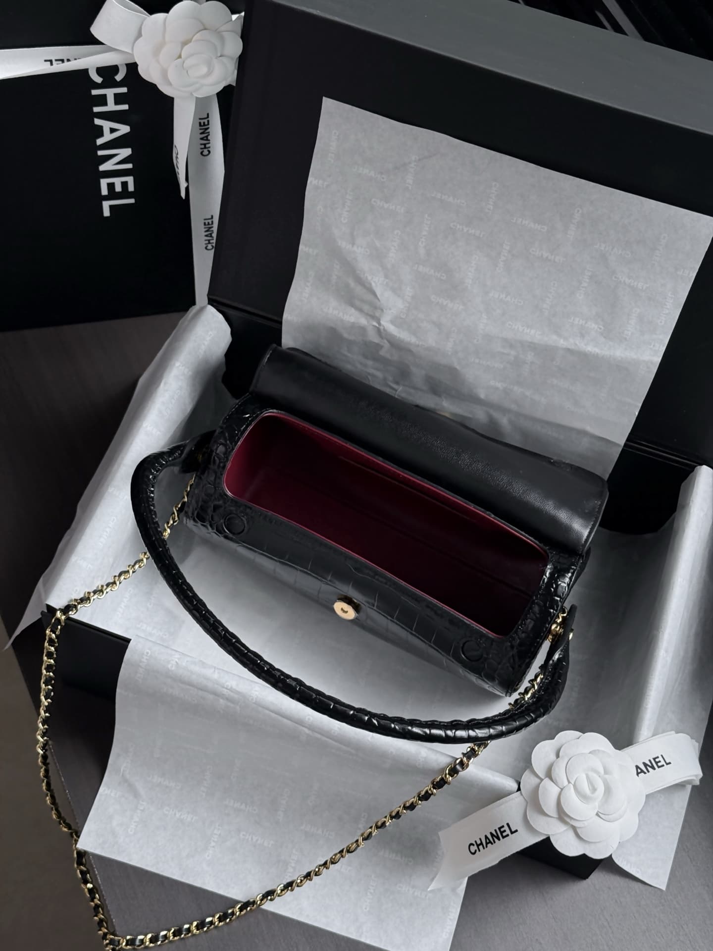 Chanel Clutch with chain Crocodile Embossed Calfskin & Gold-Tone Metal AP5294 Black High