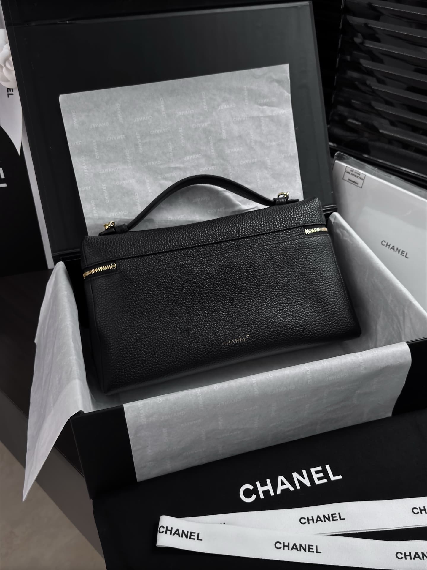 Chanel Vanity with chain Grained Calfskin & Gold-Tone Metal Black AS6473 A
