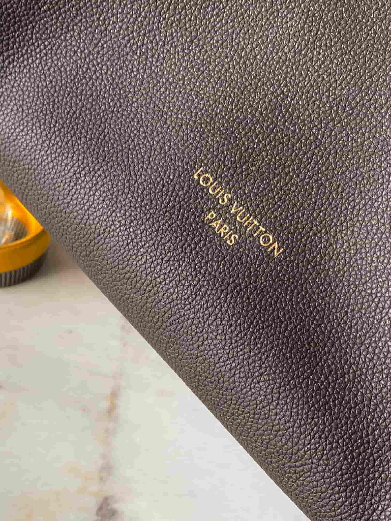 Louis Vuitton Express MM Calfskin leather M26397 Mahogany/Acajou TOP