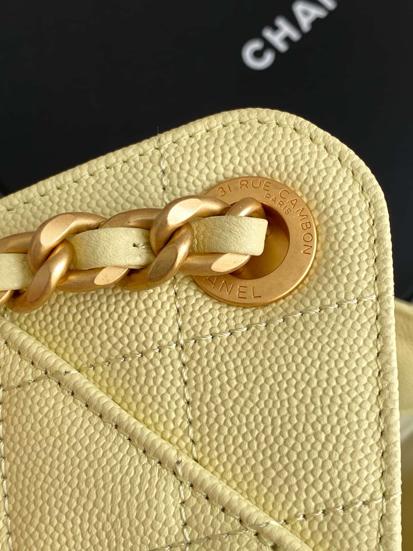Chanel 25 Mini Hobo handbag AS5631 Grained calfskin & gold-tone metal Yellow A