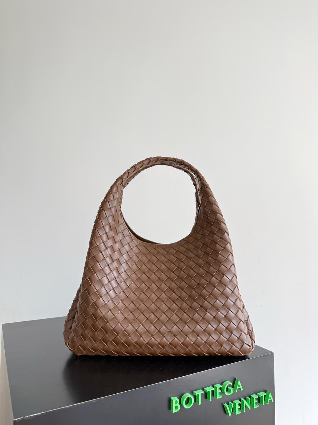Bottega Veneta Large Campana shoulder bag in Intrecciato leather Pinecone TOP