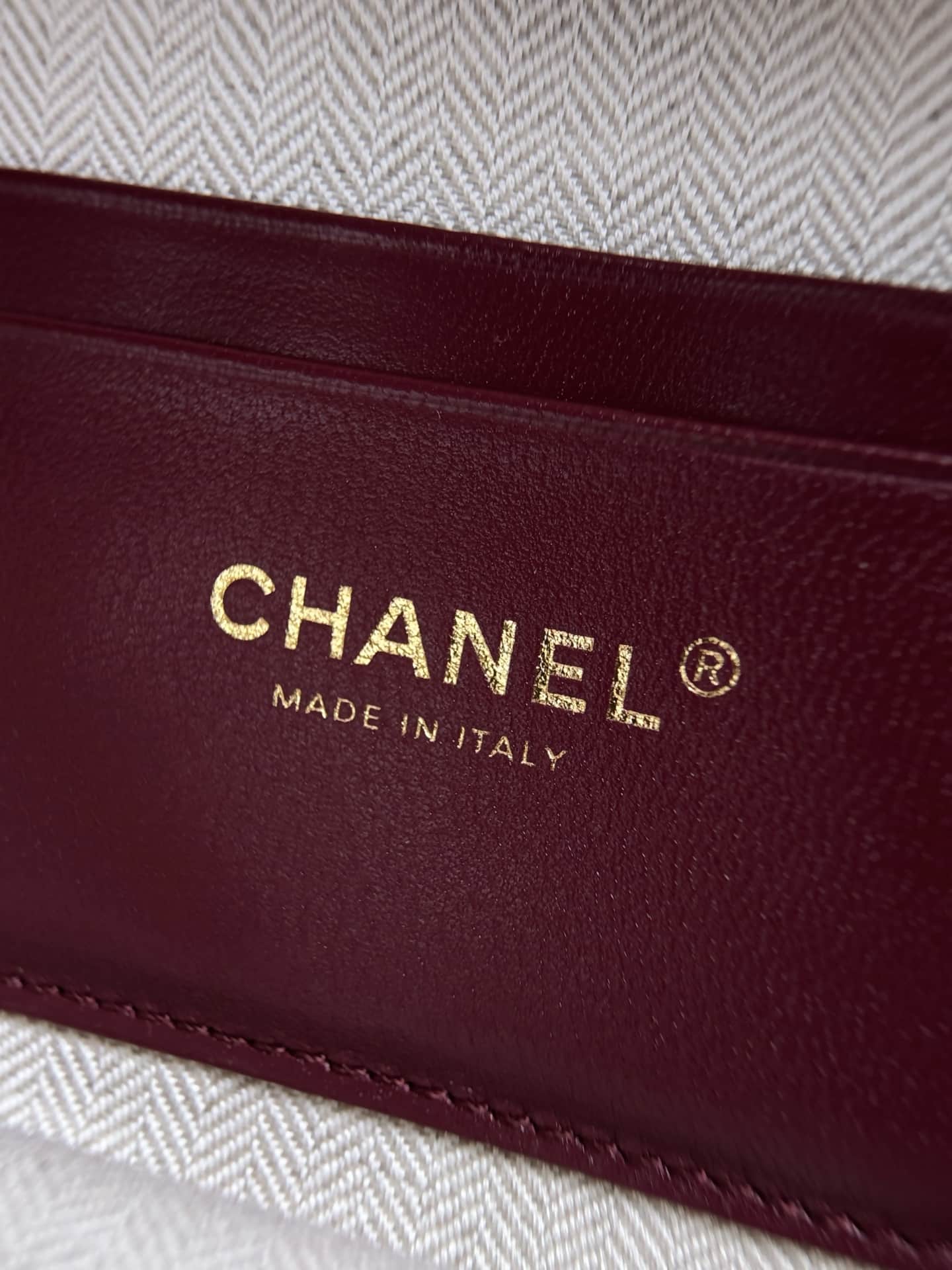 Chanel Vanity with chain Grained Calfskin & Gold-Tone Metal Dark Burgundy AS6473 A