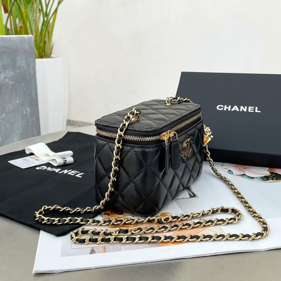 Chanel Vanity with Chain AP3940 Lambskin Black A