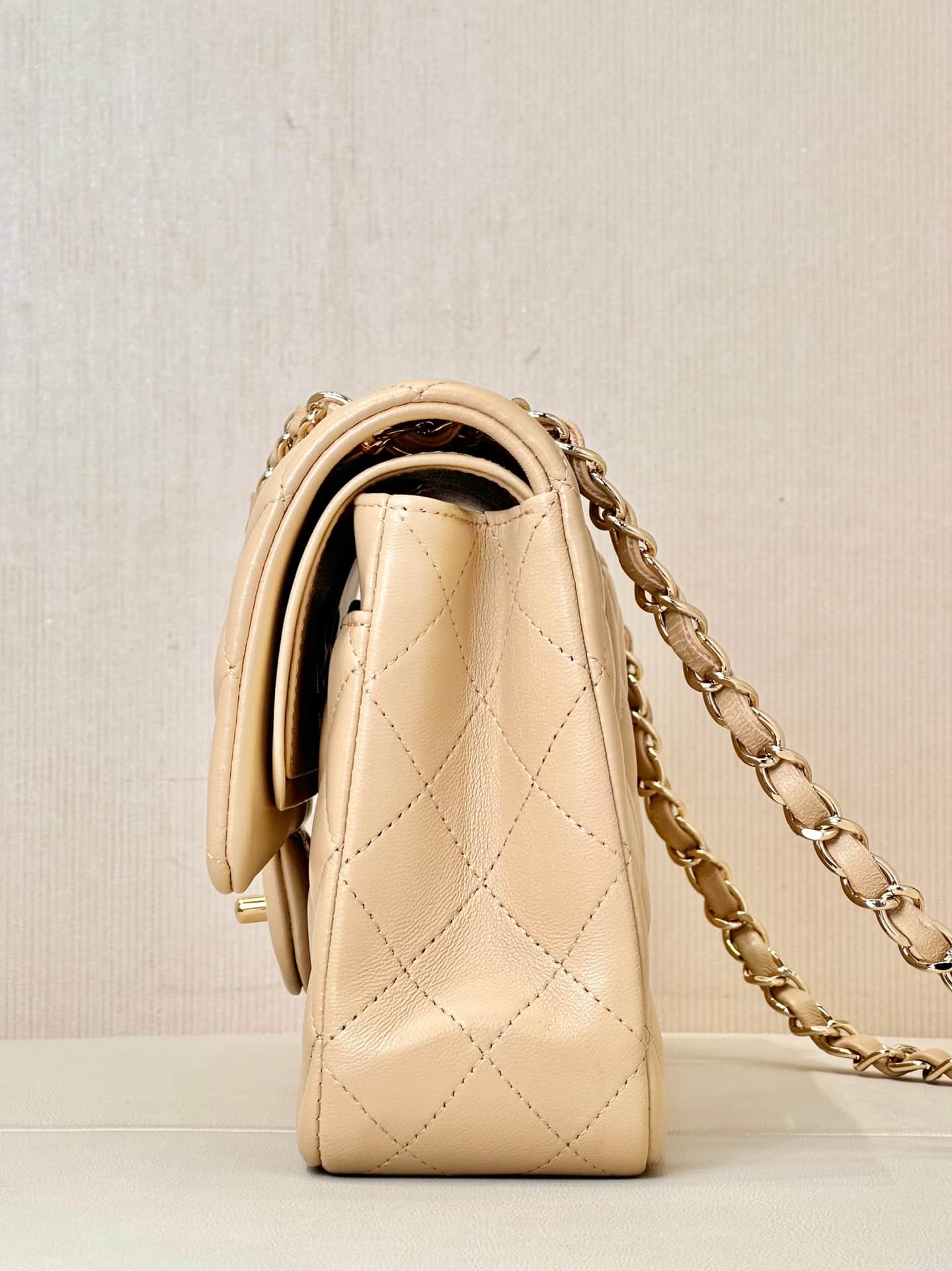 Chanel Medium CLASSIC HANDBAG Lambskin Gold-Tone Metal Nude TOP